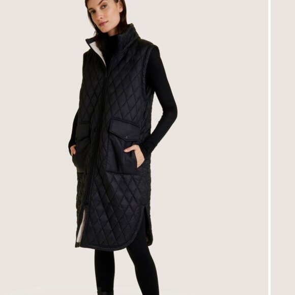 ALALA Reversible Puffer Vest - Picture 5 of 6